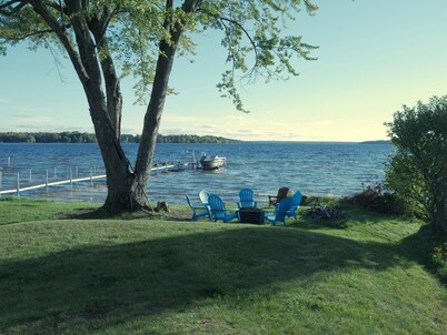 Lakefront Cottage-2Bdr-1.5Bth-Sleeps 6