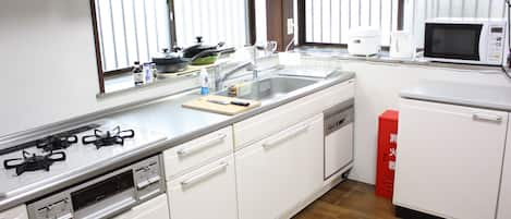 Fridge, microwave, stovetop, cookware/dishes/utensils