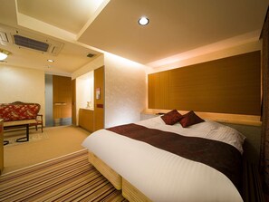 1 bedroom, desk, free WiFi, bed sheets - Smoking Royal Room with bath and toilet  / Nishinomiya Hyōgo (Nishinomiya)