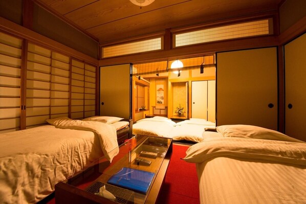 5 bedrooms, desk, iron/ironing board, free WiFi - Rental 1 building Hiroshima Danbara Guest House / Hiroshima Hiroshima (Hiroshima)