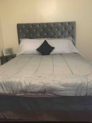 1 quarto, escrivaninha, ferros/tábuas de passar roupa, Wi-Fi