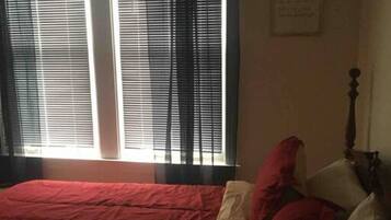 1 habitación, escritorio, tabla de planchar con plancha y wifi