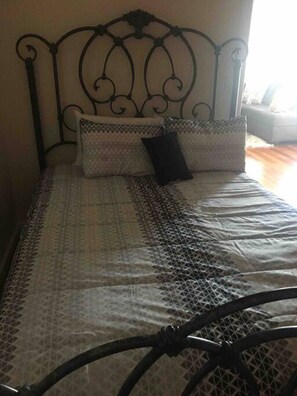 1 bedroom, desk, iron/ironing board, WiFi - Lovely one bedroom with free parking (Schenectady)