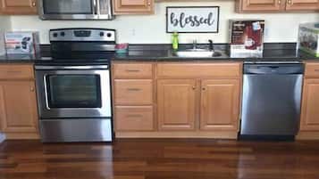 Fridge, microwave, dishwasher, coffee/tea maker