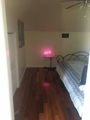 1 bedroom, desk, iron/ironing board, WiFi
