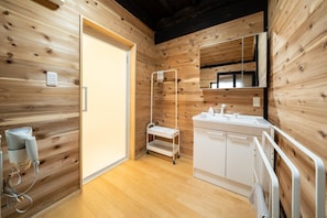 Séchoir à cheveux, serviettes fournies