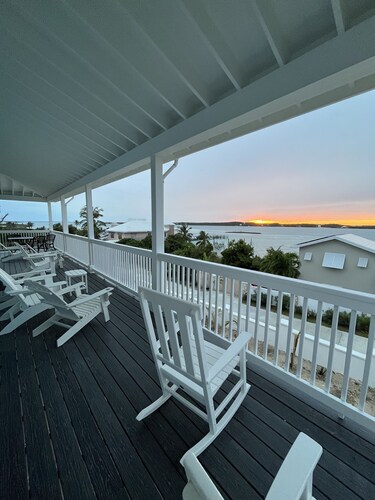 7BR7BA, Pool, 2 Boat slips, steps to Tahiti Beach, Sleeps 18, +cabana adds 2