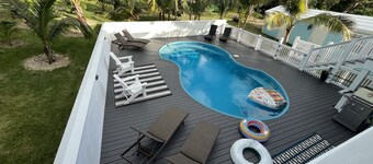 7BR7BA, Pool, 2 Boat slips, step to Tahiti Beach, Sleeps 18, +cabana adds on 2