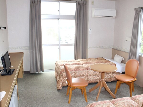 1 bedroom, desk, iron/ironing board, free WiFi