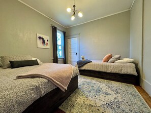 2 bedrooms, iron/ironing board, free WiFi, bed sheets