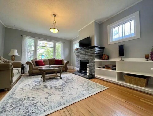 Charming heritage house 2-bedroom home in the heart of downtown.