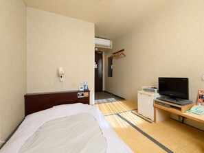 1 室のベッドルーム、デスク、アイロン / アイロン台、WiFi (無料)