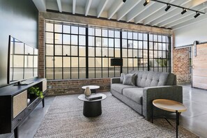 Télévision, Netflix, services de streaming, espaces bureaux