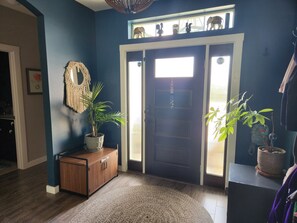 Interior - Spacious home with hot tub (Austin)