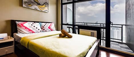 مكواة/لوح كي وسرير سفر وواي فاي مجانًا وملاءات أسرّة