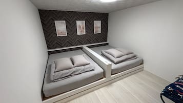 1 bedroom, desk, free WiFi, bed sheets