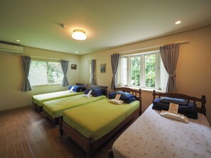 3 chambres, bureau, fer et planche à repasser, draps fournis