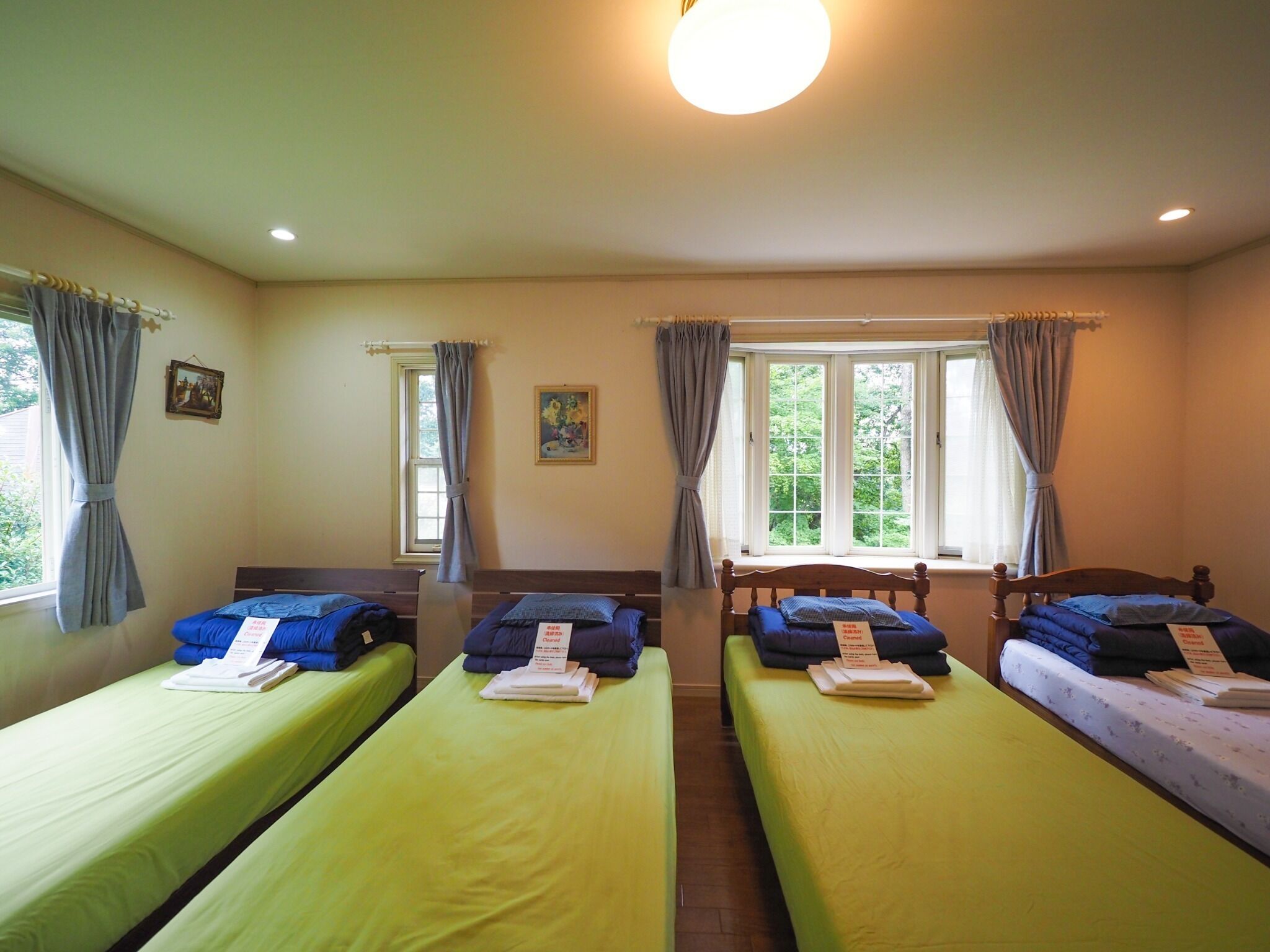 3 bedrooms, desk, iron/ironing board, bed sheets