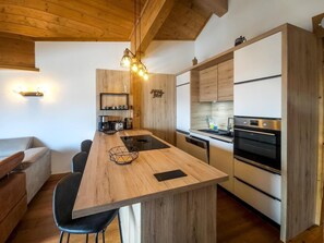 Fridge, microwave, oven, dishwasher - Terrace, balcony, parking, tv, 76m², Saint Martin de Belleville (Saint-Martin-de-Belleville)