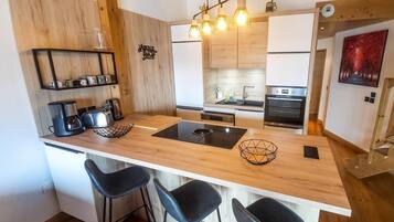 Réfrigérateur, micro-ondes, four, lave-vaisselle