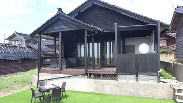 屋外ダイニングエリア