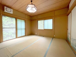 3 bedrooms, desk, free WiFi, bed sheets