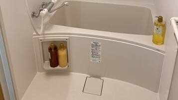 吹风机、毛巾、肥皂、洗发水