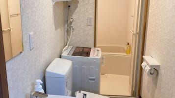 ヘアドライヤー、タオル、石鹸、シャンプー