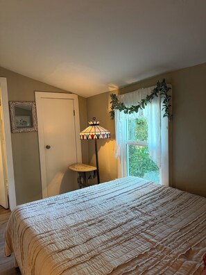2 bedrooms, in-room safe, desk, iron/ironing board