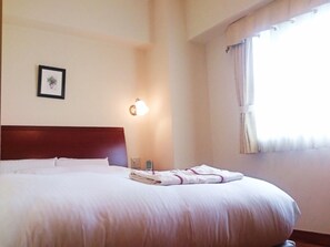 1 habitación, escritorio, tabla de planchar con plancha y wifi gratis 