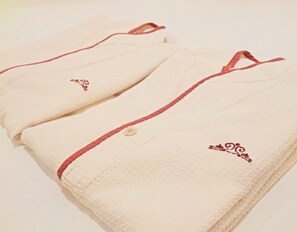 1 habitación, escritorio, tabla de planchar con plancha y wifi gratis 