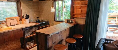 Fridge, microwave, stovetop, cookware/dishes/utensils