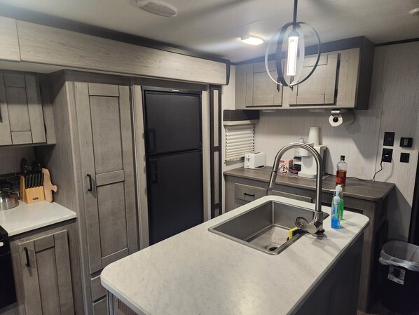 Micro-ondes, four, plaque de cuisson