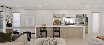 Luxury Living only 100M from Merewether Beach