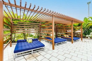 Terrace/patio - Urban Retreat, Pool and steps to Midtown Shops (Miami)