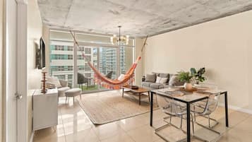 Televisión, oficina