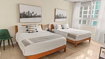 1 chambre, bureau, fer et planche Ă repasser, lit parapluie