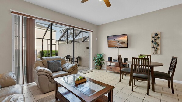 Téléviseur, lecteur de DVD, table de ping-pong