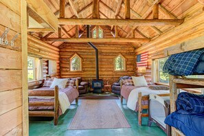 3 bedrooms, desk, free WiFi, bed sheets