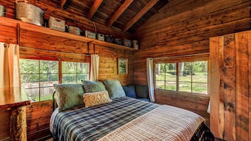 3 bedrooms, desk, free WiFi, bed sheets