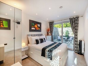 1 quarto, Wi-Fi de cortesia, roupa de cama