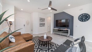 TV, video games, DVD player - New Listing! Windsor Island, 10mi to Disney & 22mi to Universal - GRH479285 (Davenport)