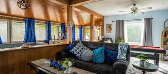 Secluded in the City! New remodeled 2 bedroom near Berkeley Lake, pet friendly.