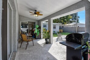 Terrace/patio - Beautiful 3bd 2ba POOL Home near 15-20 min from Clearwater FL (Largo)