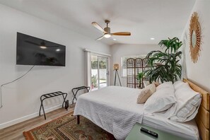 3 bedrooms, in-room safe, desk, iron/ironing board - Beautiful 3bd 2ba POOL Home near 15-20 min from Clearwater FL (Largo)