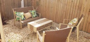 المنطقة المحيطة بالمنشأة