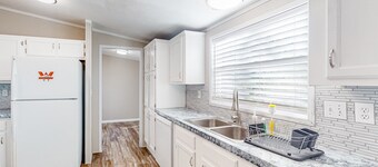 Single-level home with a washer/dryer, patio & grill