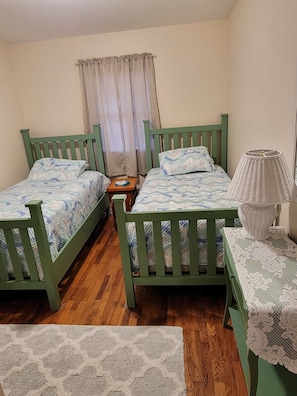 3 Schlafzimmer, Schreibtisch, Bügeleisen/Bügelbrett, WLAN