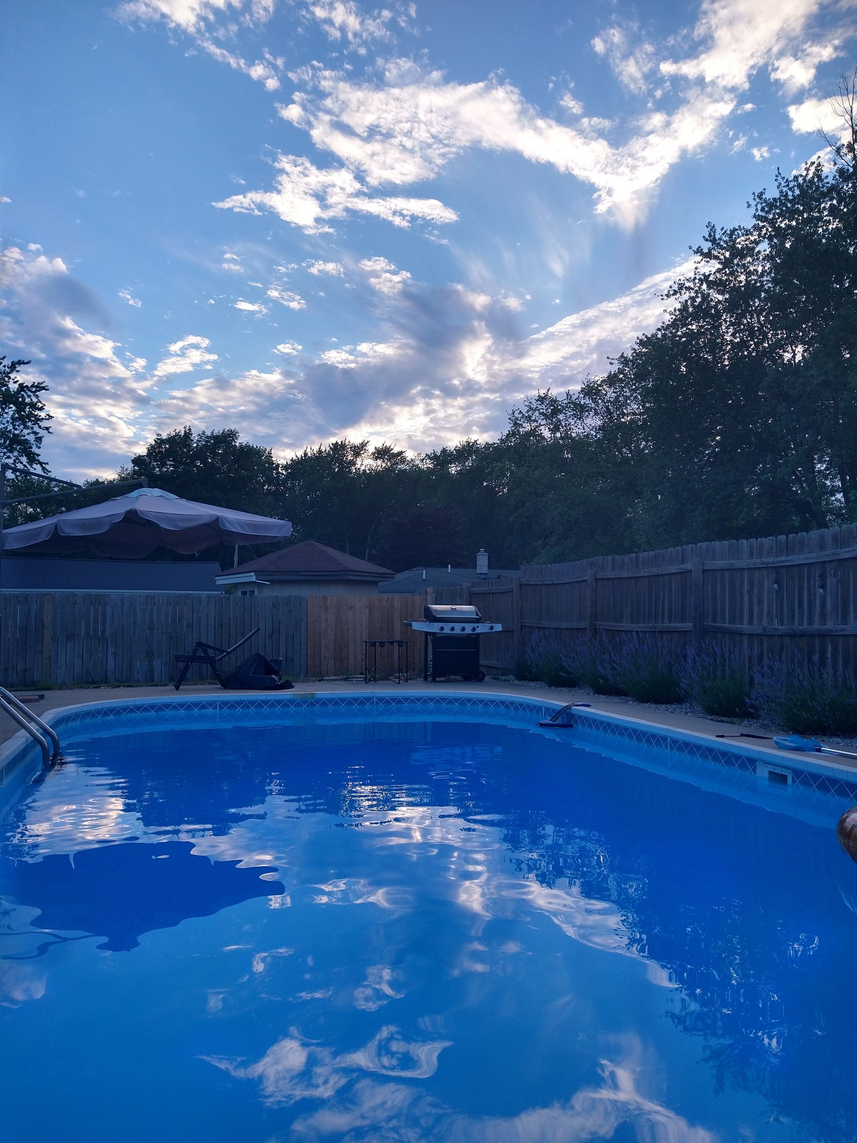 Quiet ranch home w/backyard swimming pool - 2 miles from the beach!