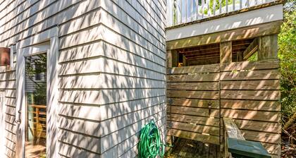 Quiet, Wooded Sanctuary - Near Sunrise and Sunset Beaches - Dog Friendly